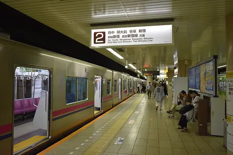 New Keio Line train at the platform