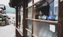 Devanture de boutique dans le village d'Okawachiyama 