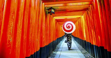 Visitez Fushimi Inari, le plus grand sanctuaire de Kyoto